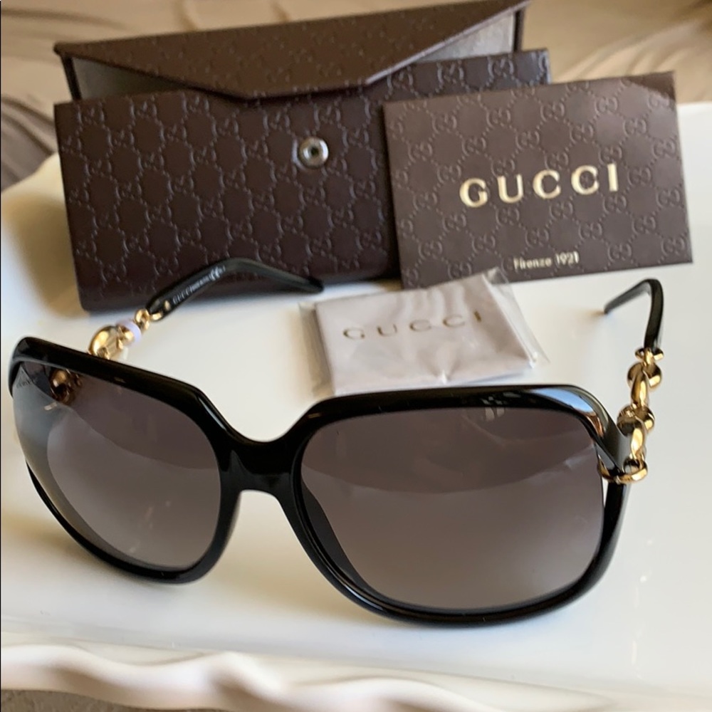 Gucci Sunglasses - NWT women’s black frame
